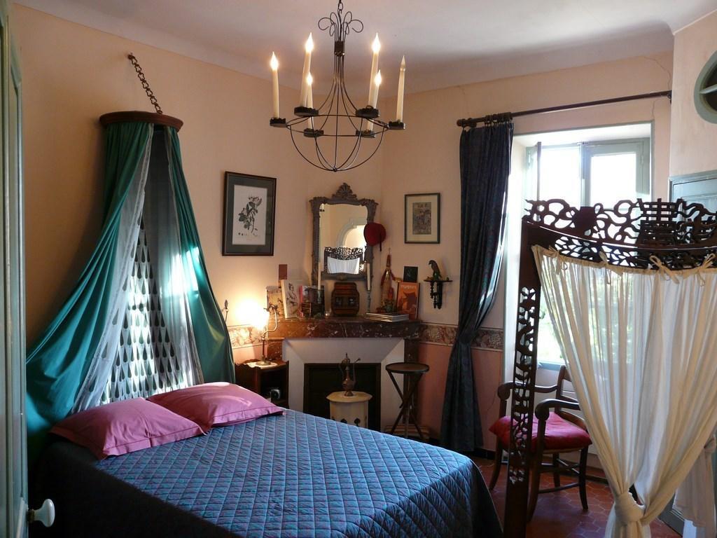 Lou Amourie Roussillon en Isere Zimmer foto