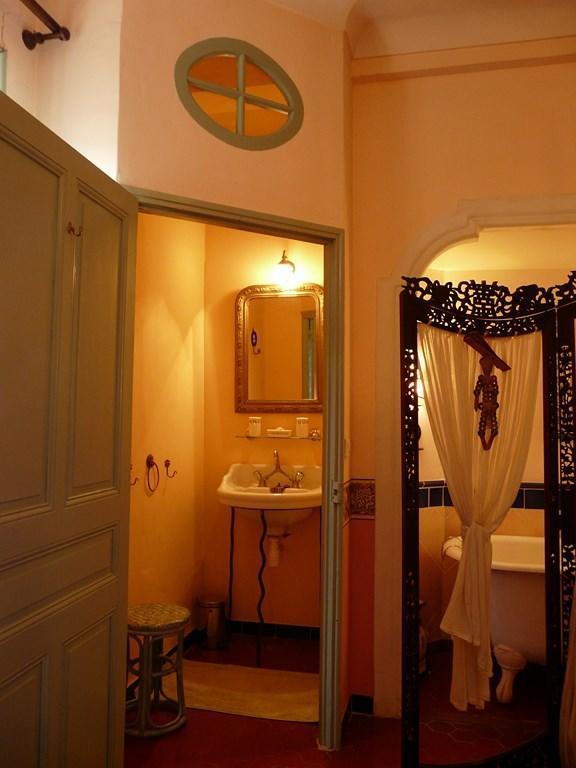 Lou Amourie Roussillon en Isere Zimmer foto